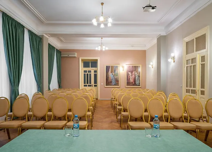 Tsentralnaya Hotel 2*