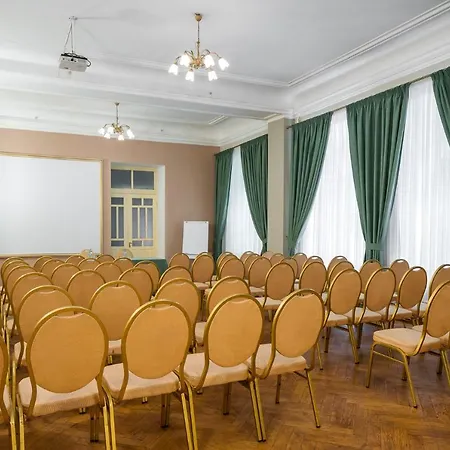 Tsentralnaya Hotel 2*